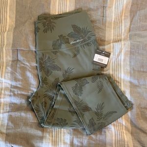 NWT Eddie Bauer crop leggings